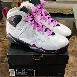 Air Jordan 7 Retro GG 7Y can fit WMNS 8.5